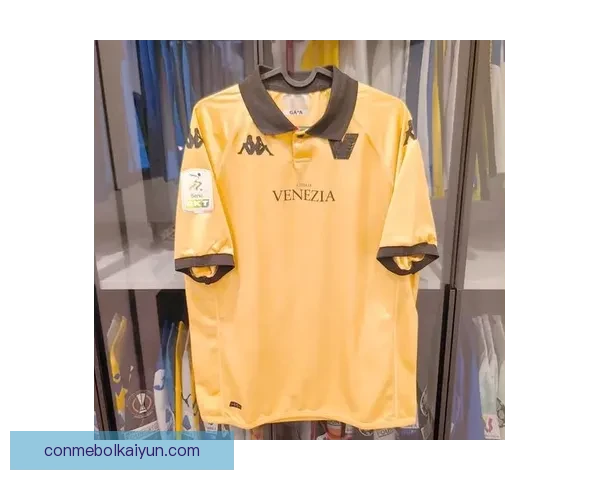 足球球衣配色趋势分析：当前设计风格与流行色彩的结合